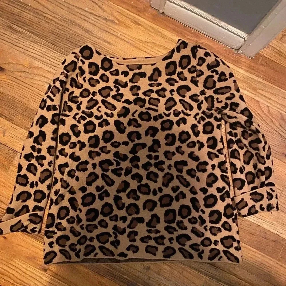 Tahari Top